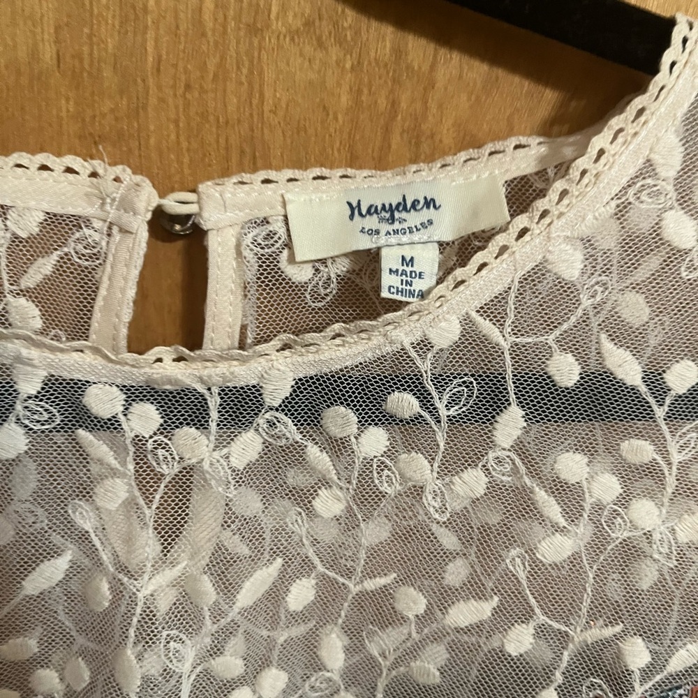 Women's Patterned Lace Top NWOT - Picture 4 of 12